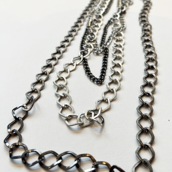 GROUP OF 4 NECKLACES - Picture 9 of 13